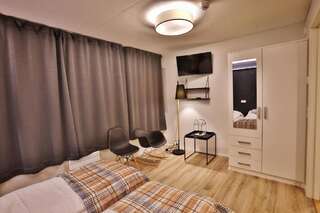 Мини-отель Saariselkä Kuukkeli Inn Саариселькя Стандартный двухместный номер с 2 отдельными кроватями и общей ванной комнатой-11